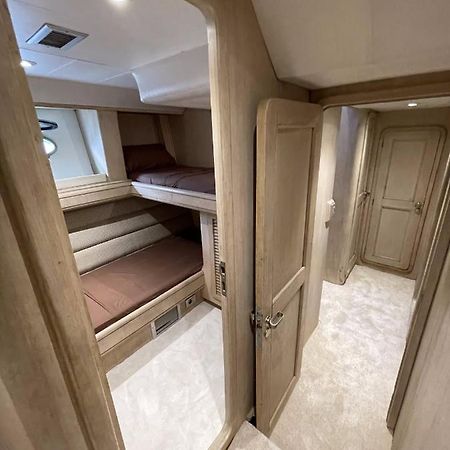 Hotel Yacht Sotavento Сант Адриа де Бесос Екстериор снимка