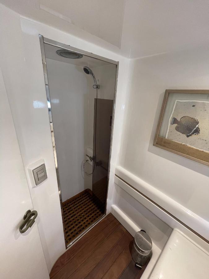 Hotel Yacht Sotavento Сант Адриа де Бесос Екстериор снимка