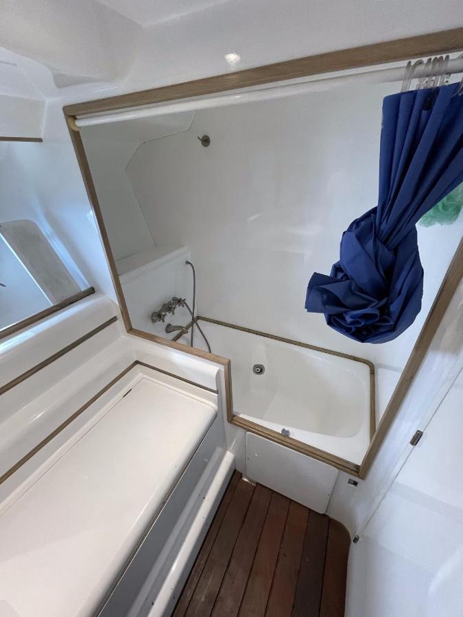 Hotel Yacht Sotavento Сант Адриа де Бесос Екстериор снимка