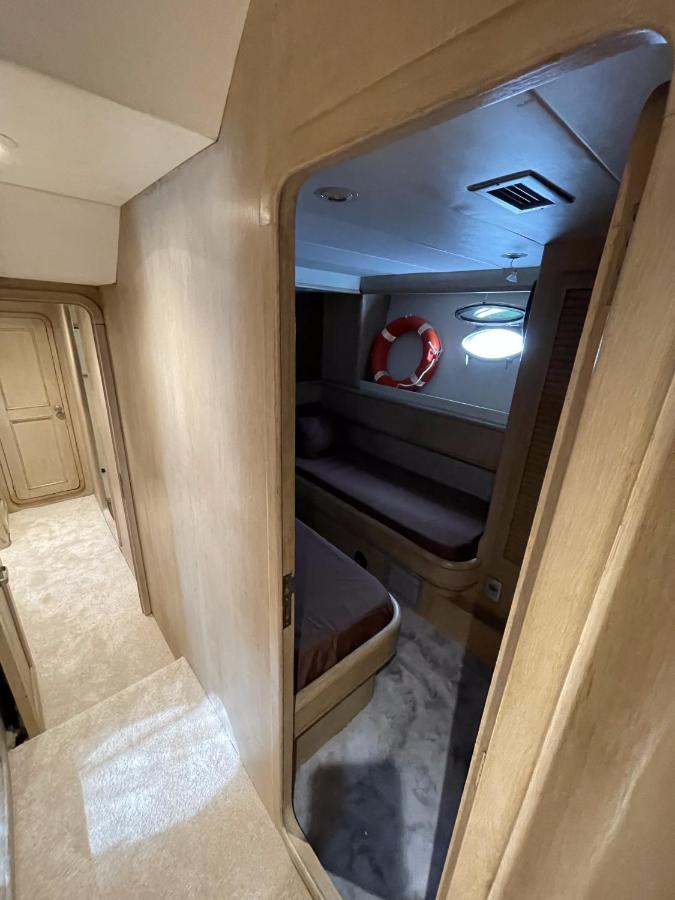 Hotel Yacht Sotavento Сант Адриа де Бесос Екстериор снимка